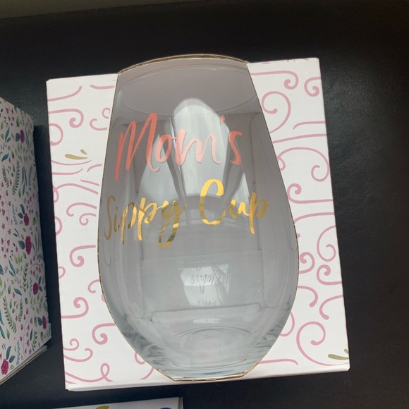 A set of 3 Mother's Day, Best Mom water or wine glasses Fig & Fern brand NWT - Picture 3 of 4